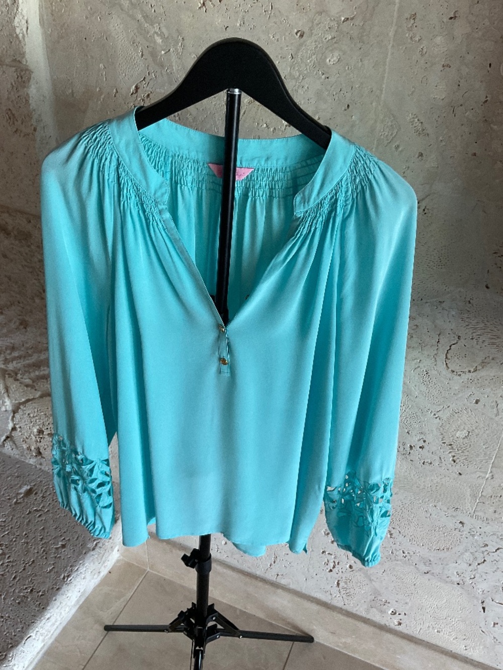 Lily Pulitzer Aqua silk blouse cut out sleeves size Large